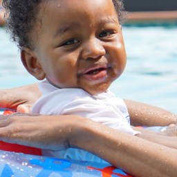 Review of Baby Flotation Devices for the Pool + What to Bring